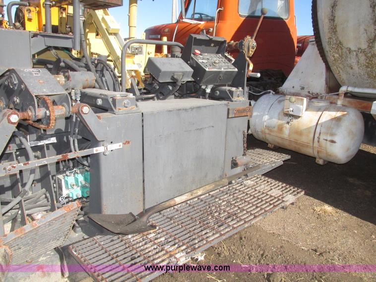 image for item G9824 1997 Blaw-Knox PF-5510 asphalt paver