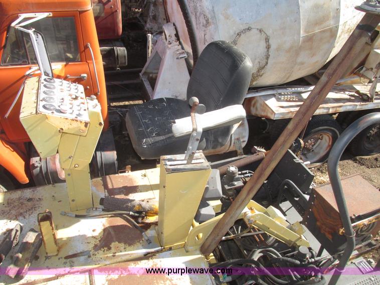 image for item G9824 1997 Blaw-Knox PF-5510 asphalt paver