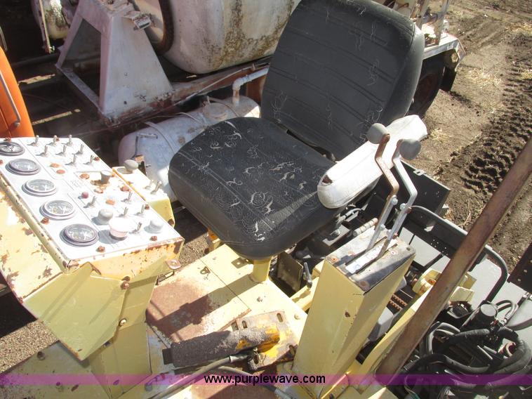 image for item G9824 1997 Blaw-Knox PF-5510 asphalt paver