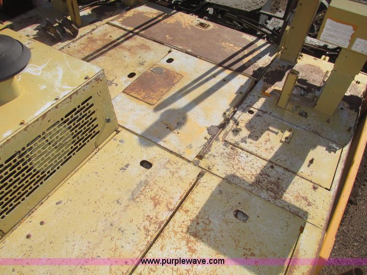 image for item G9824 1997 Blaw-Knox PF-5510 asphalt paver