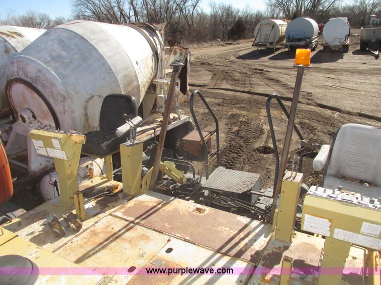 image for item G9824 1997 Blaw-Knox PF-5510 asphalt paver