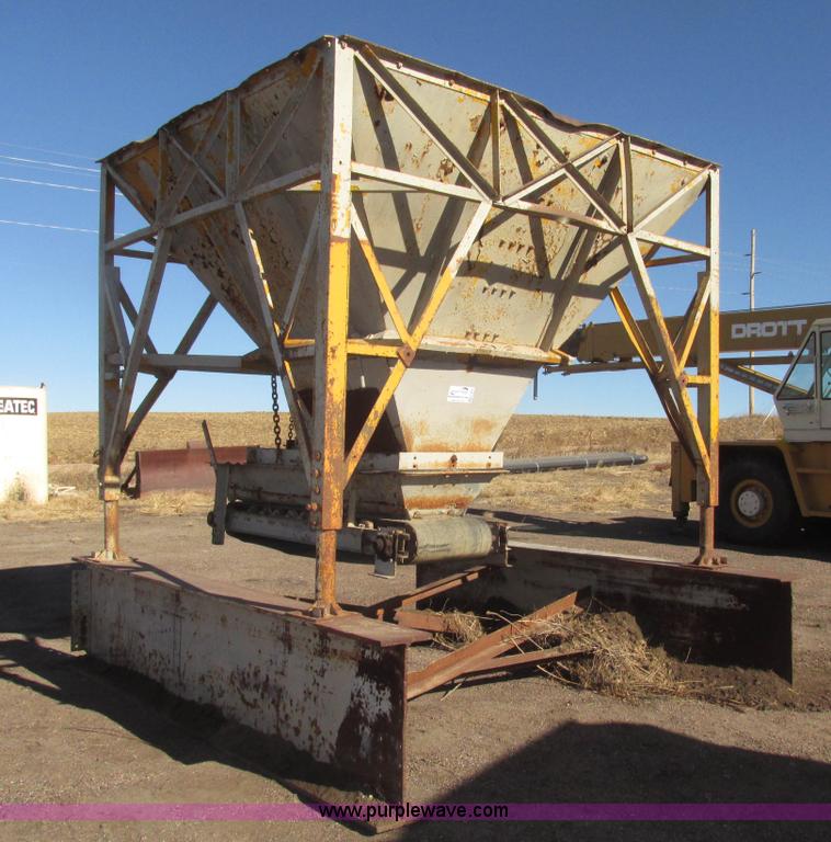 image for item G9825 Single bin aggregate hopper