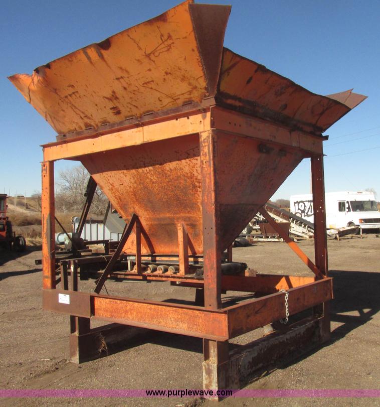 image for item G9826 Single bin aggregate hopper