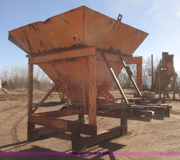 image for item G9826 Single bin aggregate hopper