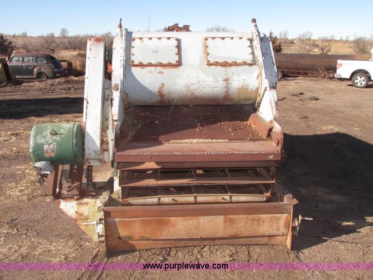 image for item G9829 Four deck vibrating screen