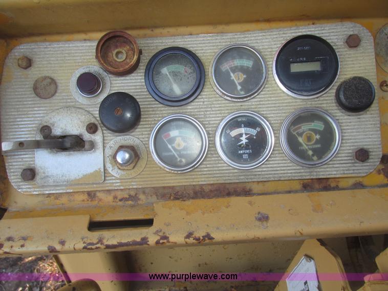 image for item G9831 1975 Caterpillar 627B elevating scraper