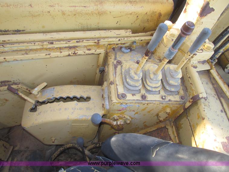 image for item G9831 1975 Caterpillar 627B elevating scraper