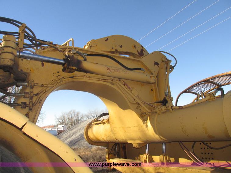 image for item G9831 1975 Caterpillar 627B elevating scraper