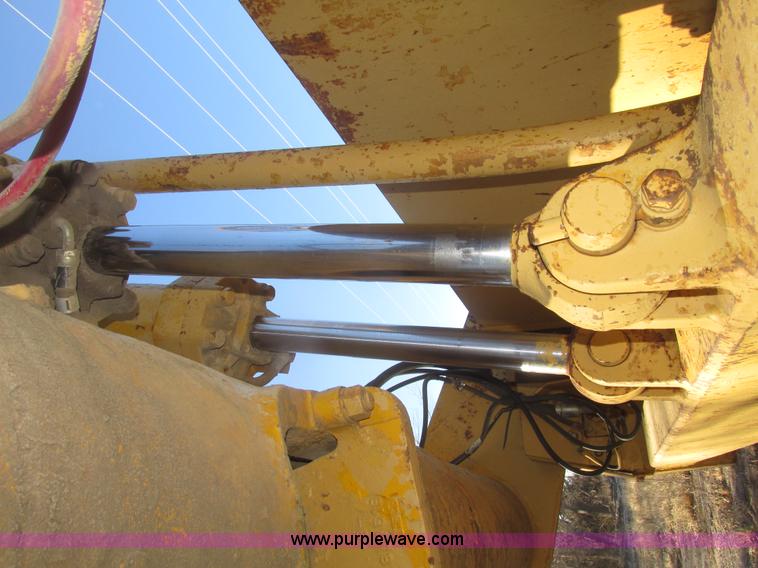 image for item G9831 1975 Caterpillar 627B elevating scraper