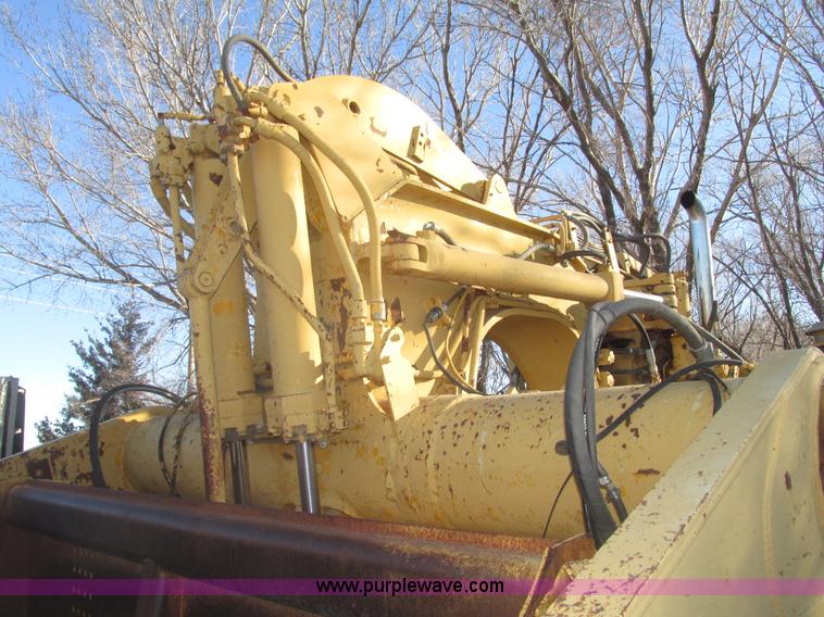 image for item G9831 1975 Caterpillar 627B elevating scraper
