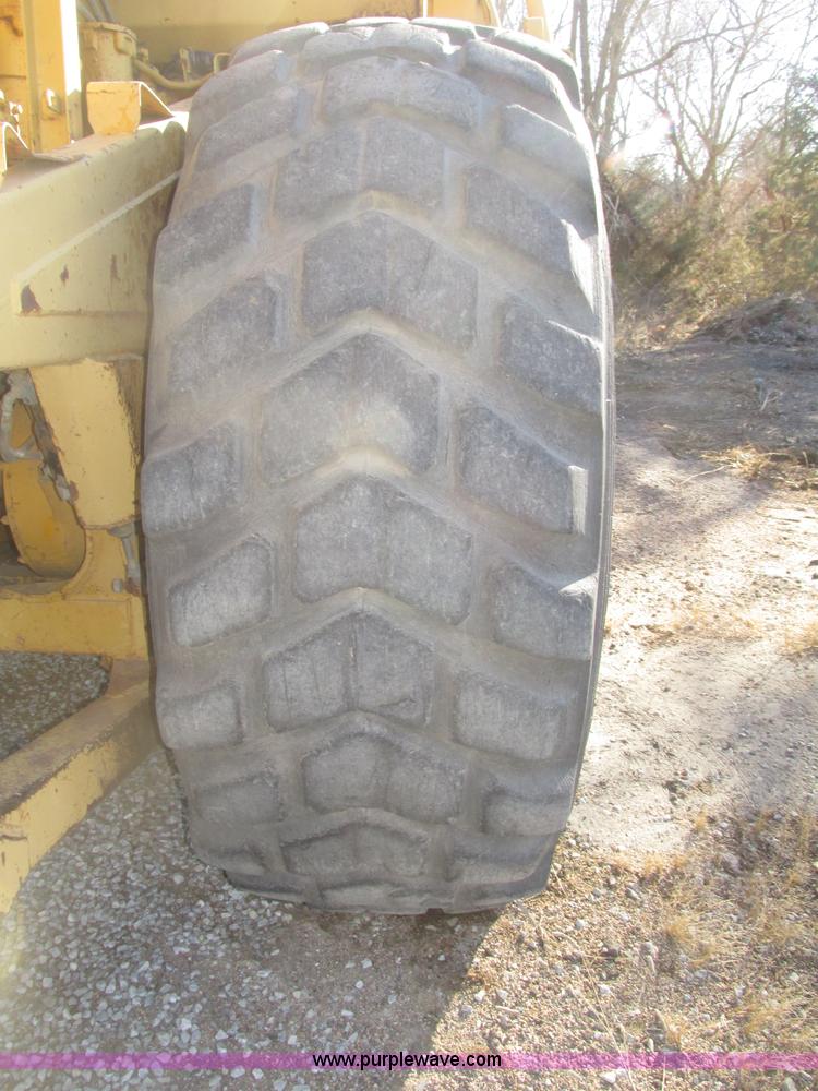 image for item G9831 1975 Caterpillar 627B elevating scraper