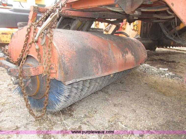 image for item G9834 Rosco RB-38 broom