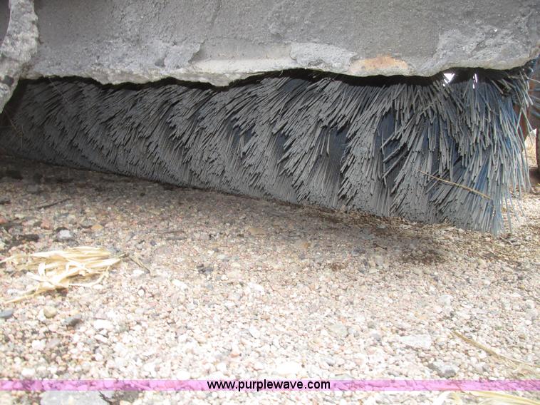 image for item G9834 Rosco RB-38 broom