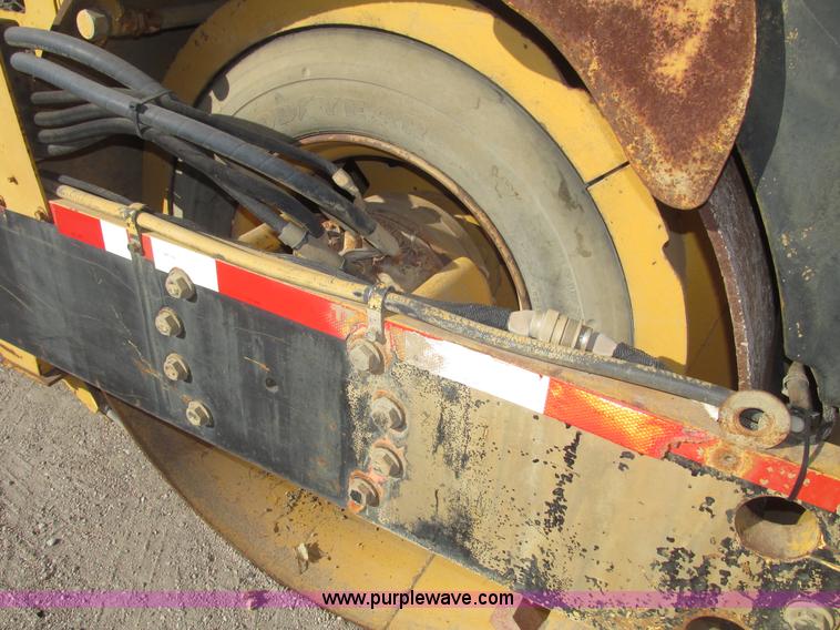 image for item G9835 2000 Hypac C778B articulated smooth double drum roller