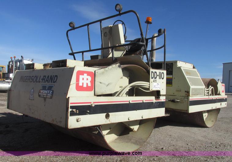 image for item G9836 1994 Ingersoll Rand DD110 articulated smooth double drum vibratory roller