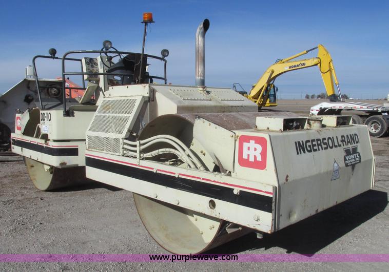 image for item G9836 1994 Ingersoll Rand DD110 articulated smooth double drum vibratory roller