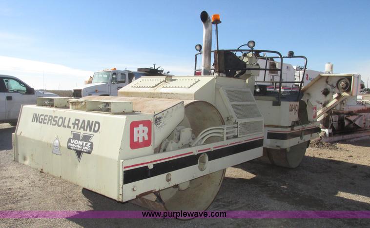 image for item G9836 1994 Ingersoll Rand DD110 articulated smooth double drum vibratory roller