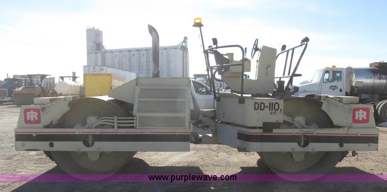 image for item G9836 1994 Ingersoll Rand DD110 articulated smooth double drum vibratory roller
