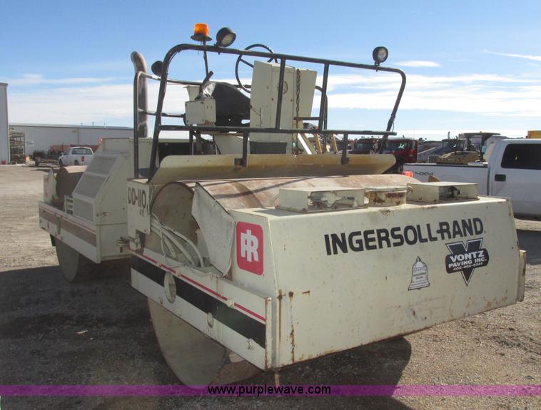 image for item G9836 1994 Ingersoll Rand DD110 articulated smooth double drum vibratory roller