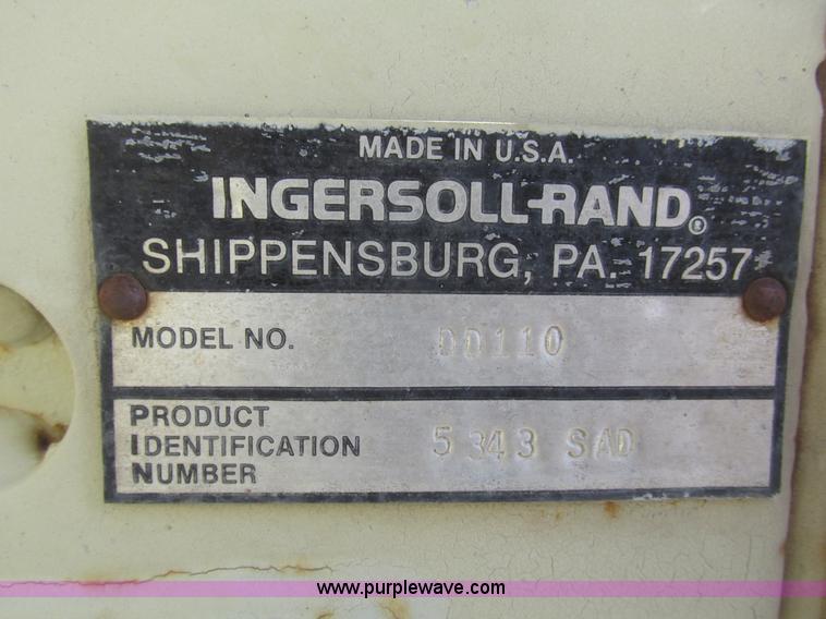 image for item G9836 1994 Ingersoll Rand DD110 articulated smooth double drum vibratory roller