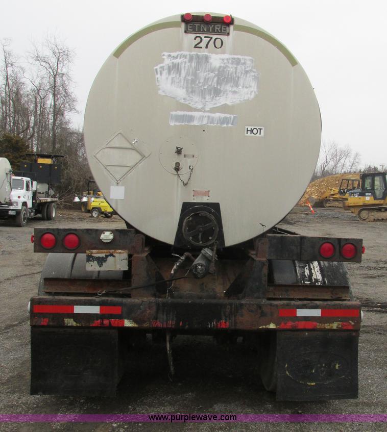 image for item H7572 1992 Etnyre asphalt tanker trailer