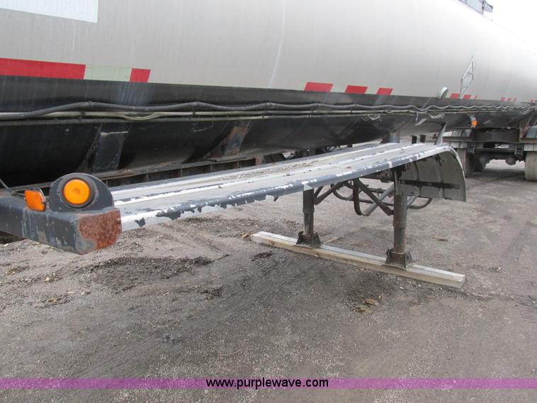 image for item H7572 1992 Etnyre asphalt tanker trailer