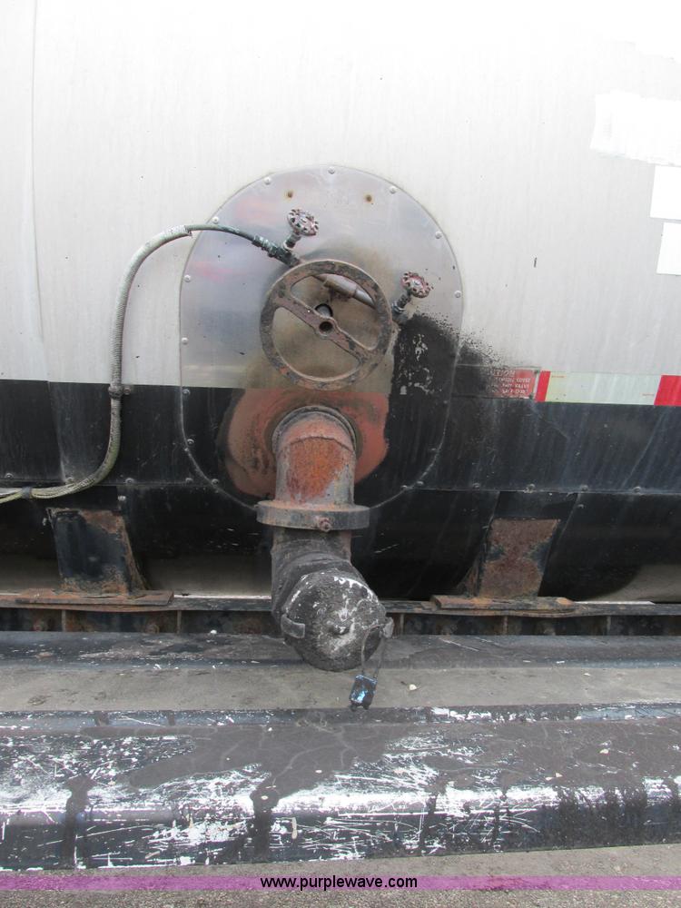 image for item H7572 1992 Etnyre asphalt tanker trailer