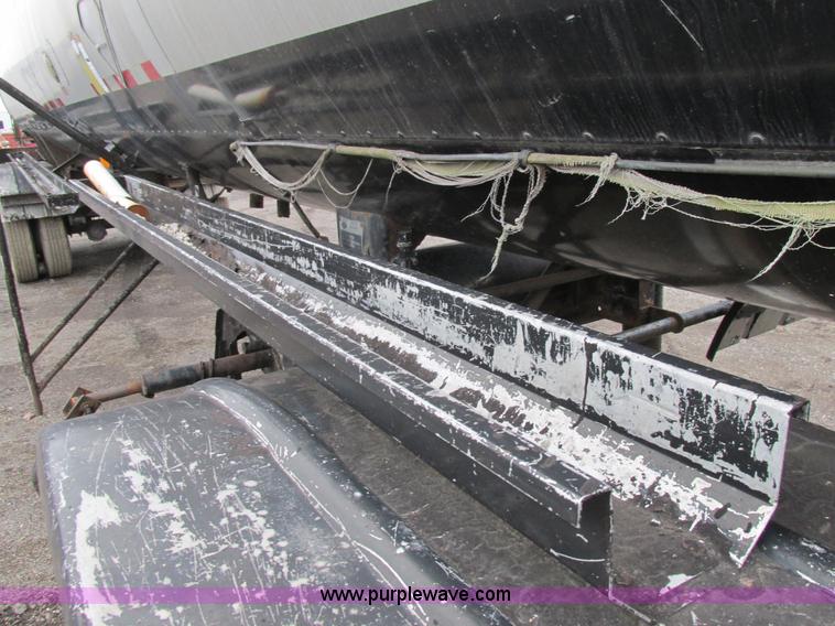 image for item H7572 1992 Etnyre asphalt tanker trailer