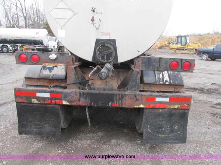 image for item H7572 1992 Etnyre asphalt tanker trailer