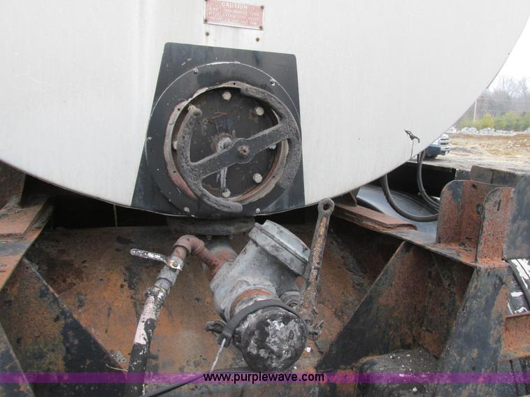 image for item H7572 1992 Etnyre asphalt tanker trailer