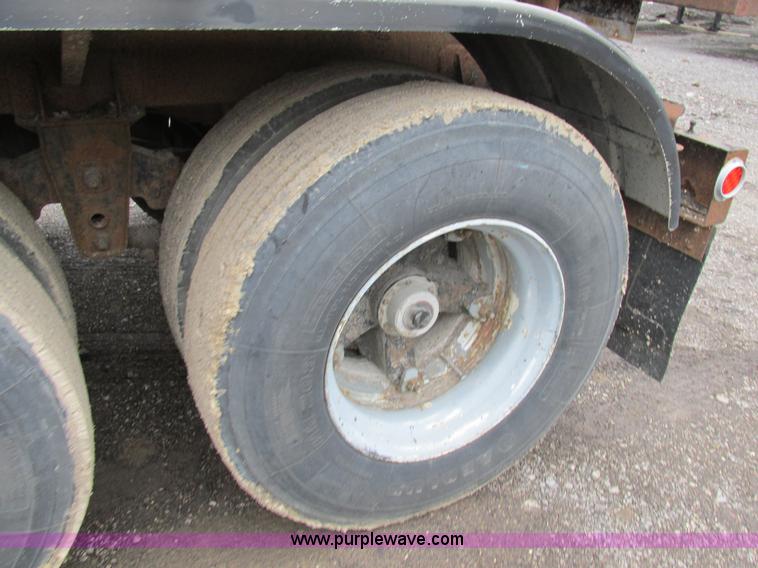 image for item H7572 1992 Etnyre asphalt tanker trailer