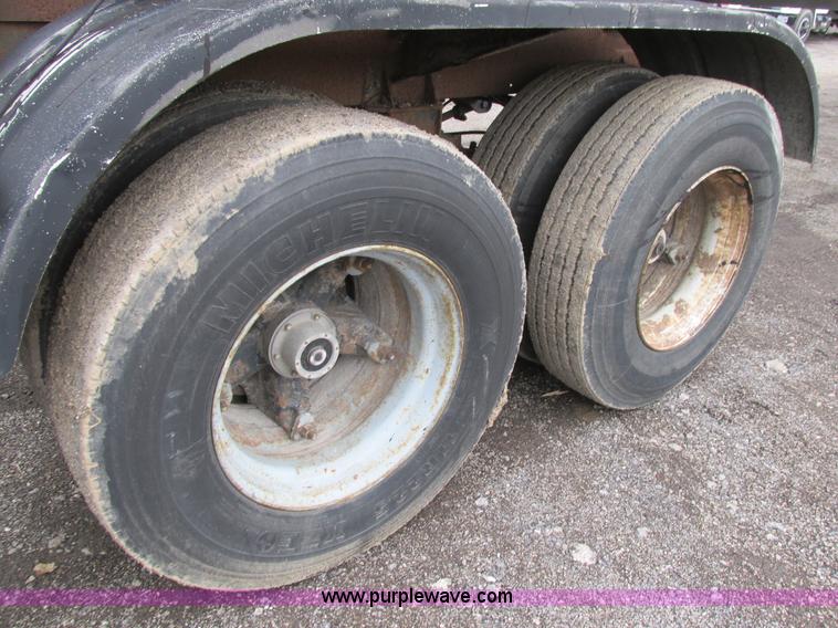 image for item H7572 1992 Etnyre asphalt tanker trailer