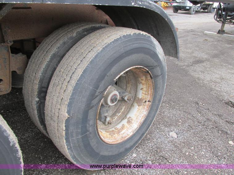 image for item H7572 1992 Etnyre asphalt tanker trailer