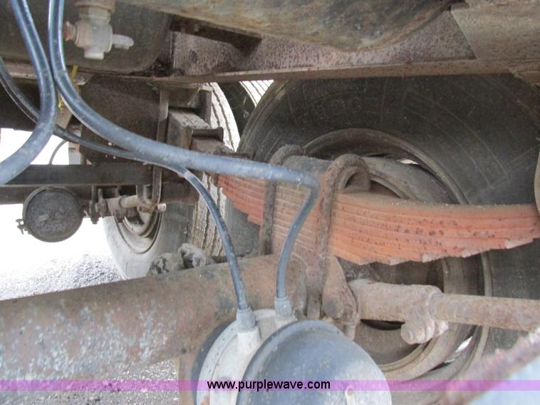 image for item H7572 1992 Etnyre asphalt tanker trailer