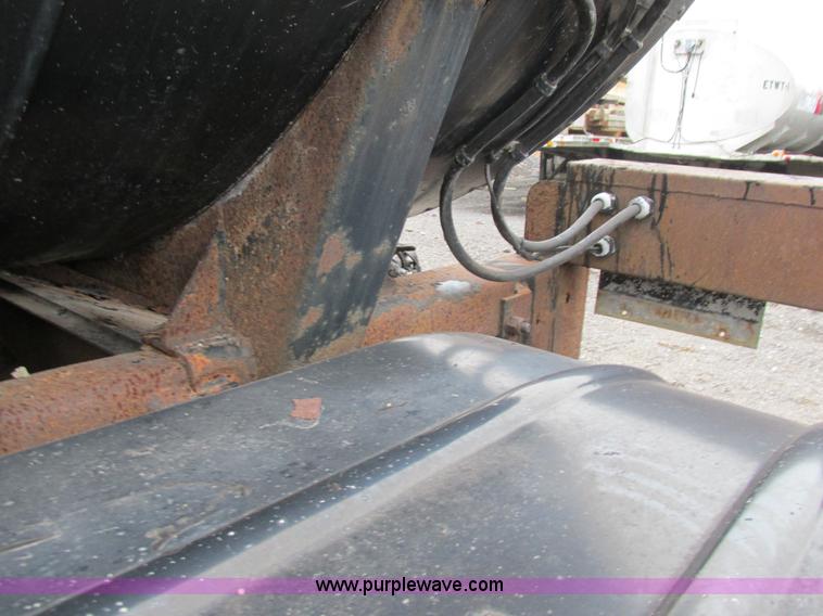 image for item H7572 1992 Etnyre asphalt tanker trailer
