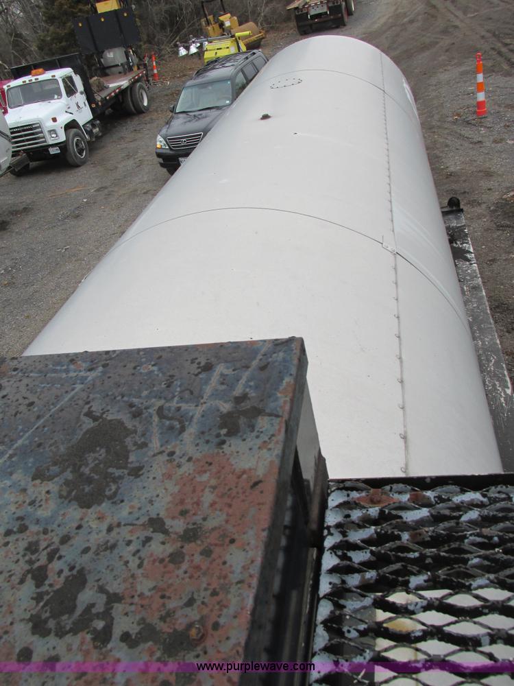 image for item H7572 1992 Etnyre asphalt tanker trailer