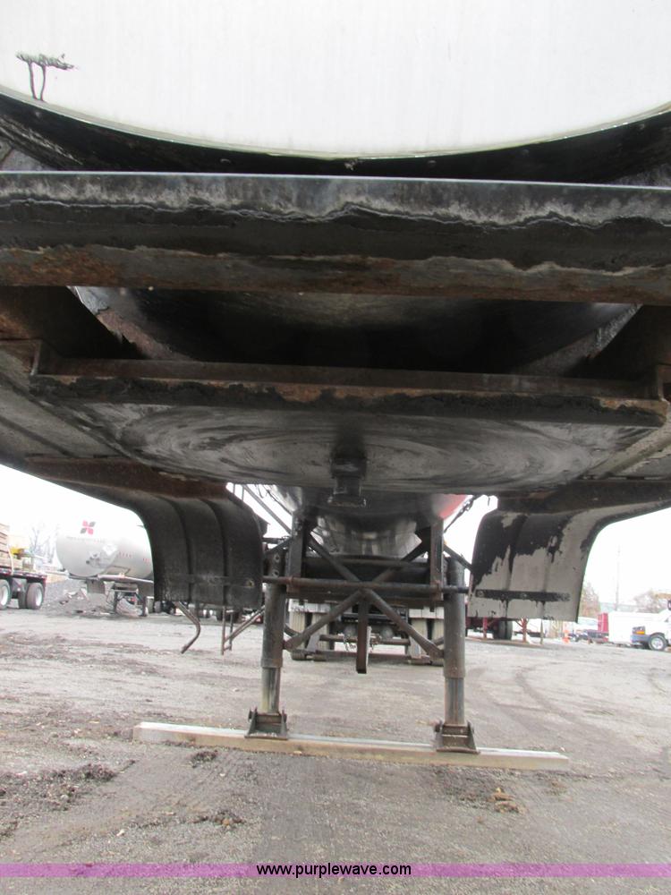 image for item H7572 1992 Etnyre asphalt tanker trailer