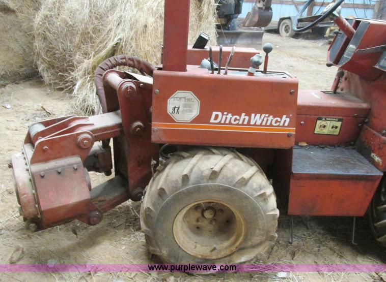 image for item H7594 Ditch Witch 350 SX vibratory cable plow