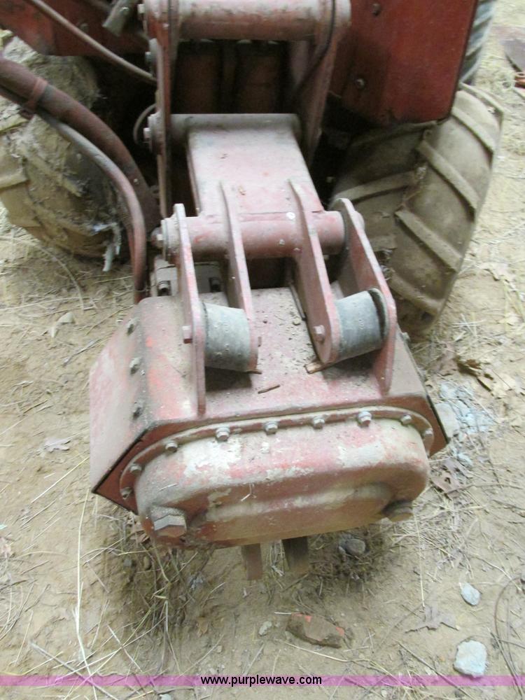 image for item H7594 Ditch Witch 350 SX vibratory cable plow