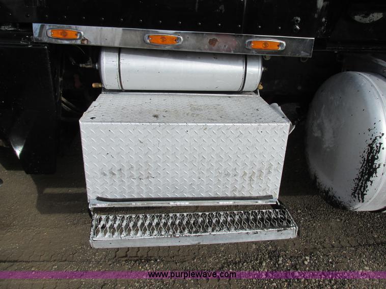 image for item H7603 1987 Peterbilt 357 dump truck