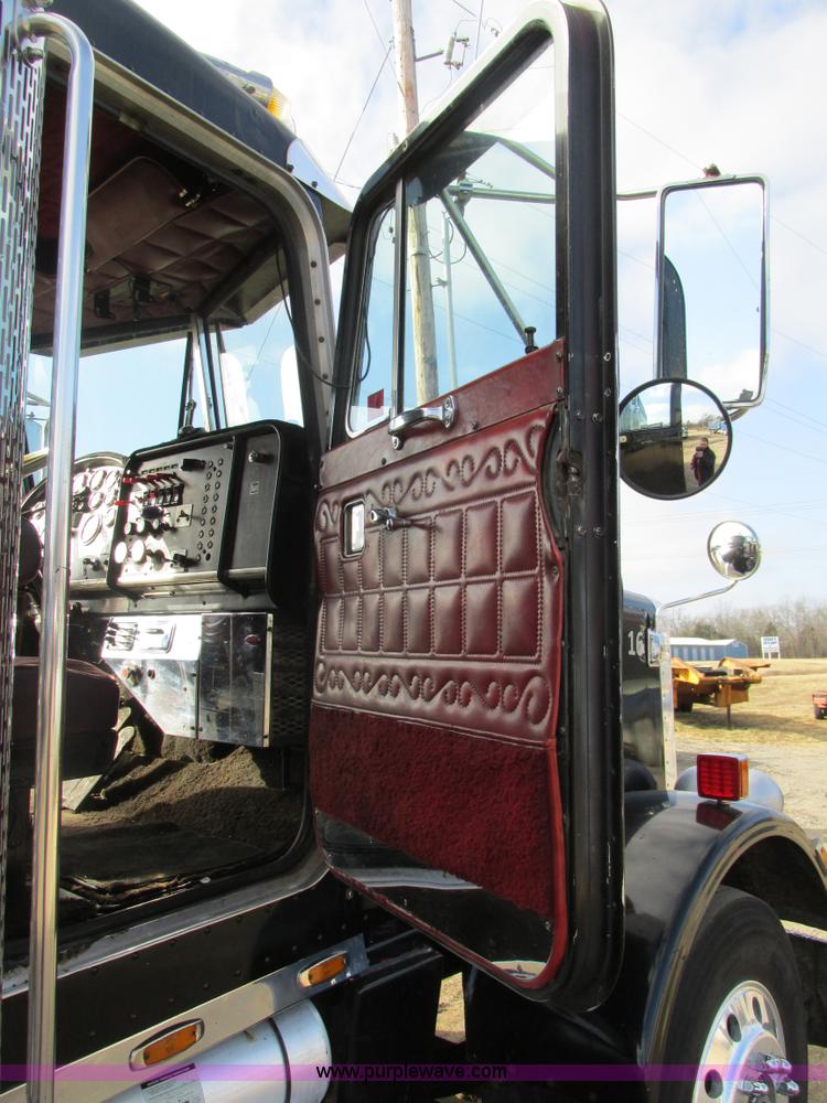 image for item H7603 1987 Peterbilt 357 dump truck