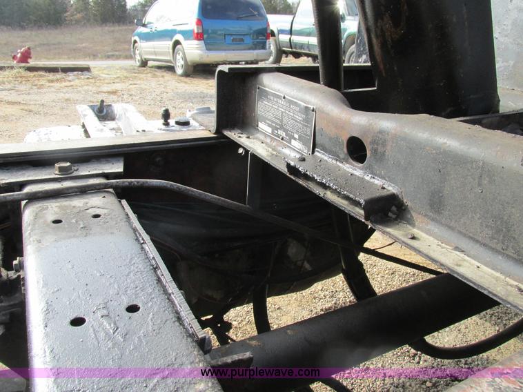 image for item H7603 1987 Peterbilt 357 dump truck