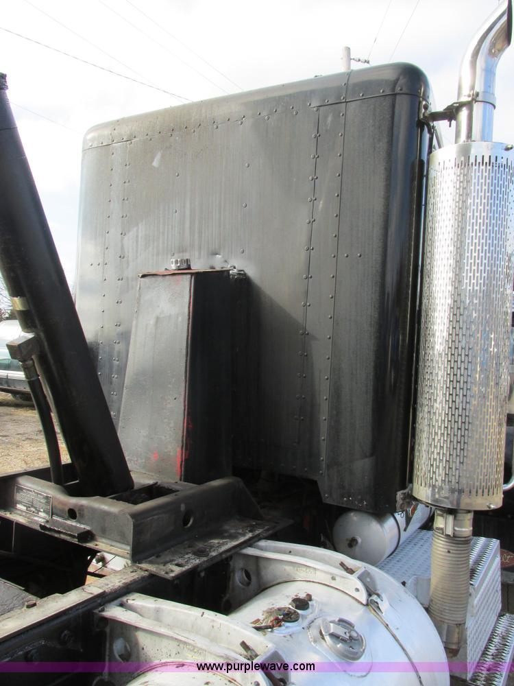 image for item H7603 1987 Peterbilt 357 dump truck