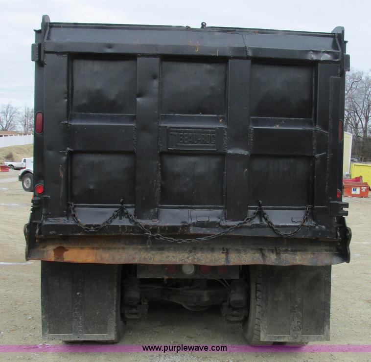 image for item H7608 1990 Mack RD690S dump truck