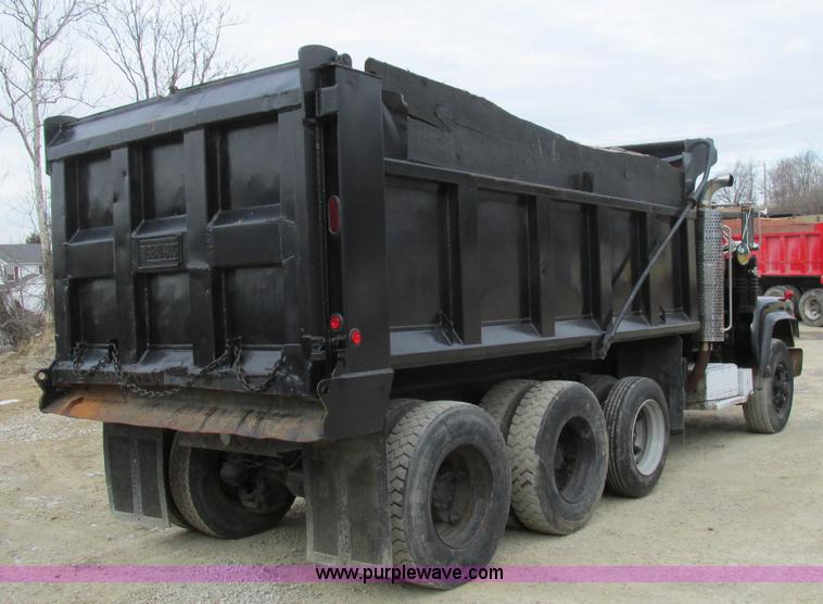 image for item H7608 1990 Mack RD690S dump truck