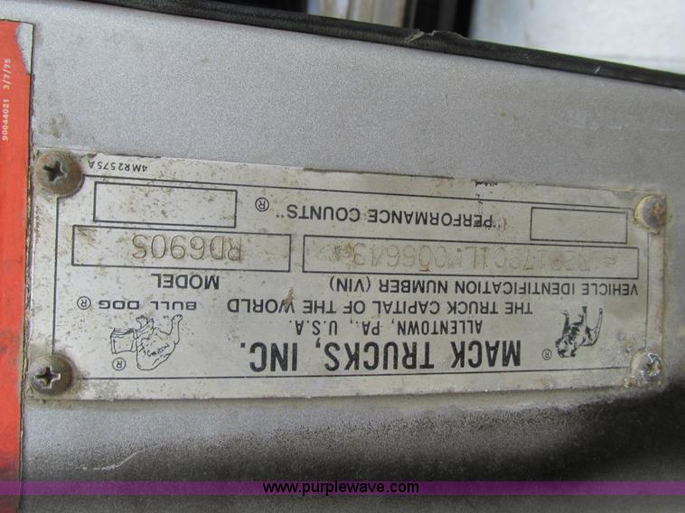 image for item H7608 1990 Mack RD690S dump truck