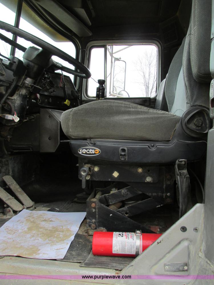 image for item H7608 1990 Mack RD690S dump truck