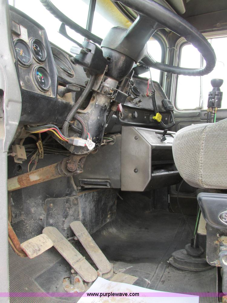 image for item H7608 1990 Mack RD690S dump truck