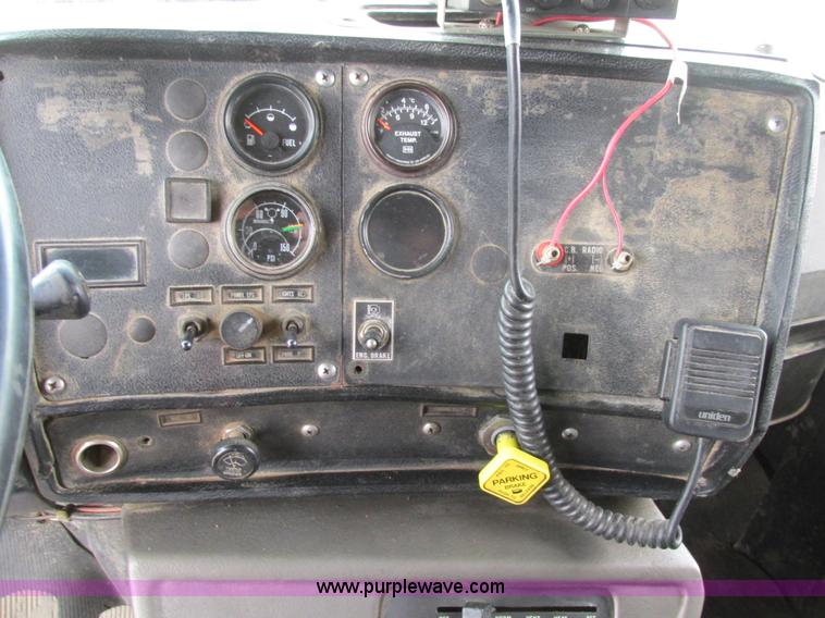 image for item H7608 1990 Mack RD690S dump truck