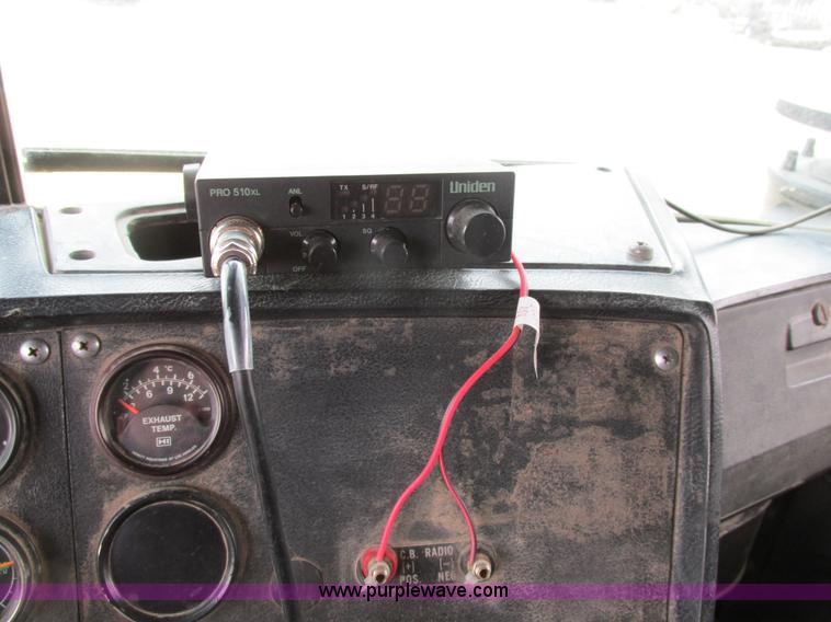 image for item H7608 1990 Mack RD690S dump truck